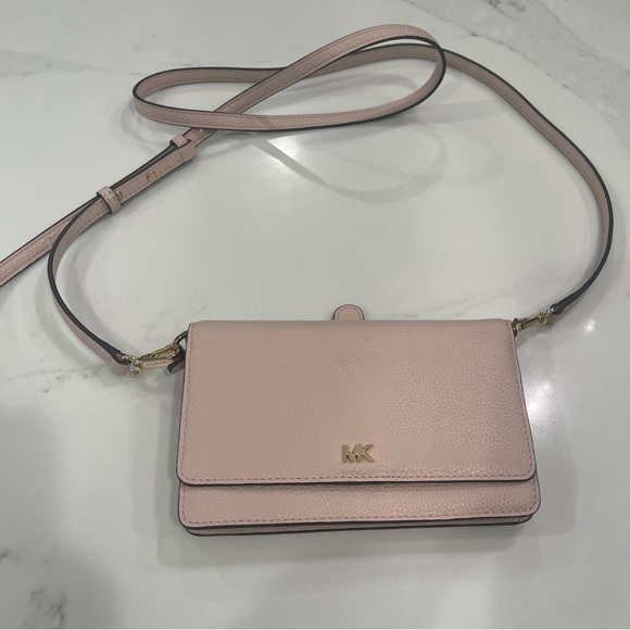 Michael Kors Handbags - Michael Kors light pink leather wallet crossbody